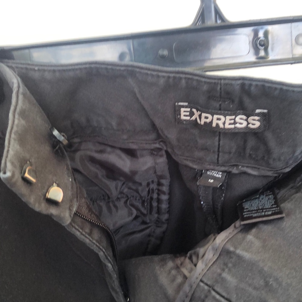 Express Shorts - Picture 4 of 4